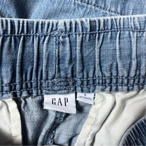 GAP SHORTS - Picture 2 of 3